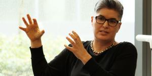 A picture of Dr. Sara Florence Davidson in mid-speech, gesturing